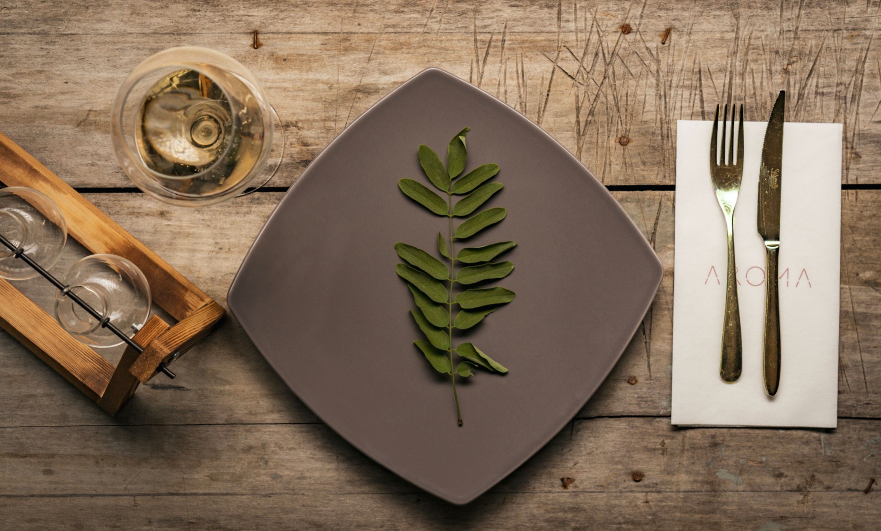 48x48cm Airlaid 8 Katlamalı Beyaz Tek Renk Baskılı Peçete